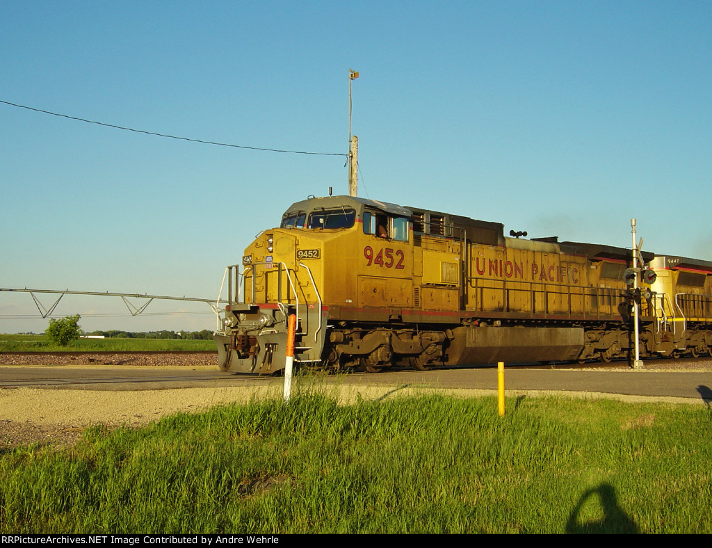 UP 9452 crosses Read Rd. with the inbound B train